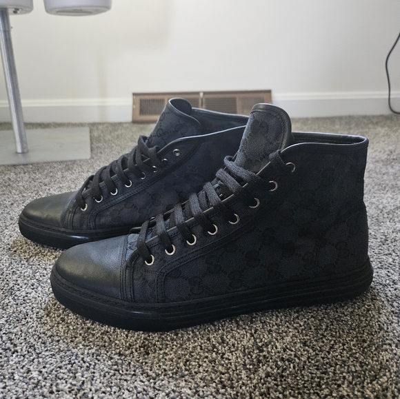 GUCCIMonogram Pattern Canvas Sneakers - Picture 3 of 4